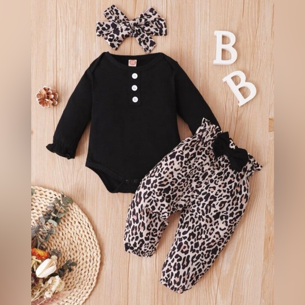 Baby flounce Sleeve Bodysuit & Leopard Print Bow Pants / Headband